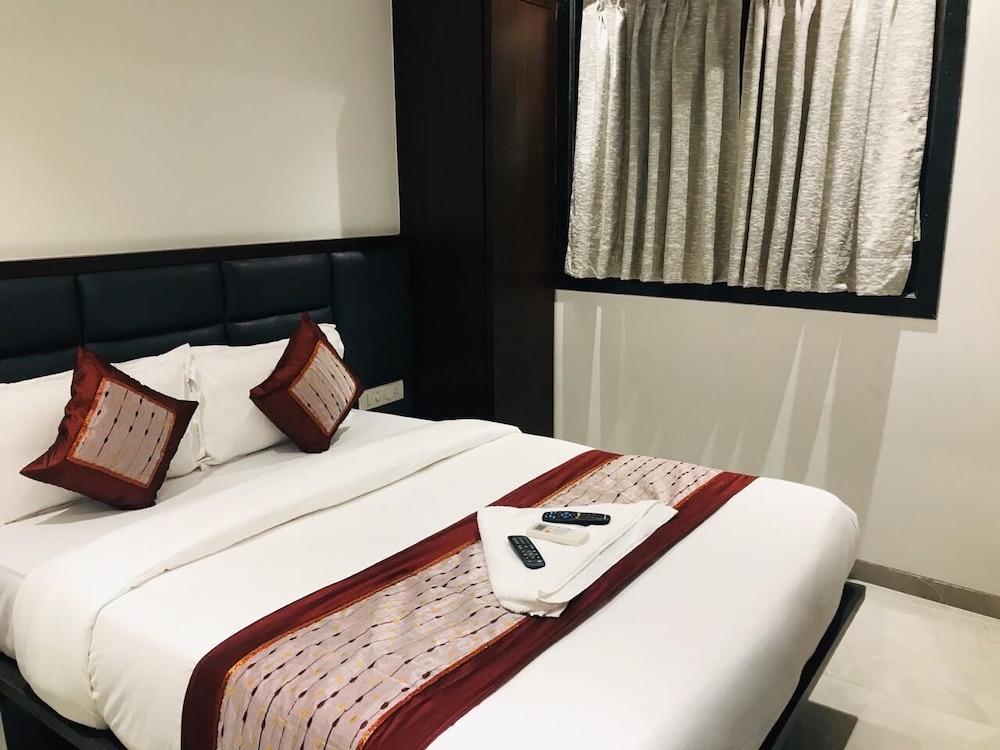 Deluxe Room - Photo 18