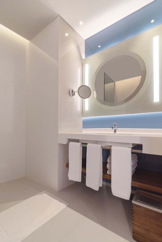 Club Room, 2 Twin Beds - Photo 2