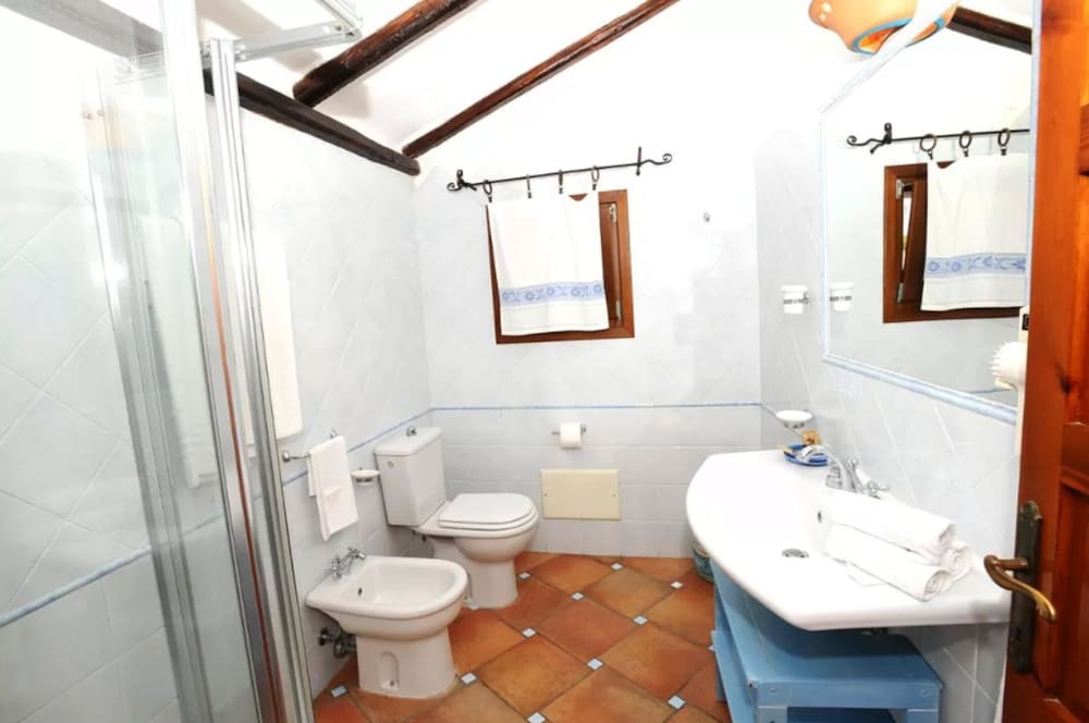 Standard Room - Photo 2