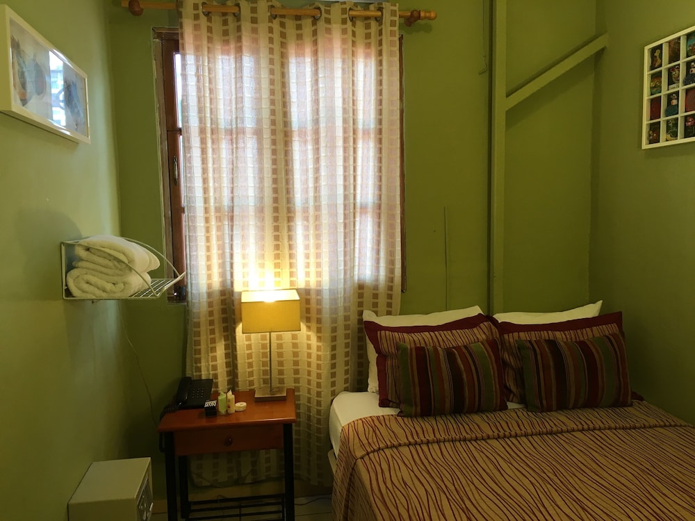 Basic Double Room, Shared Bathroom photo 2