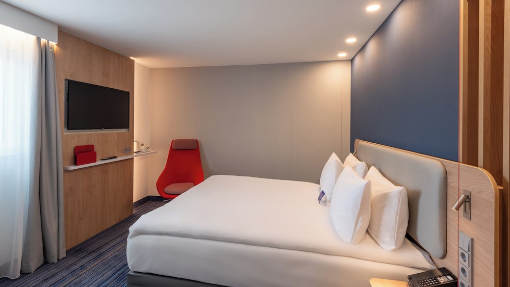 Standard Room (Queen/Twin depends on availability) photo 3