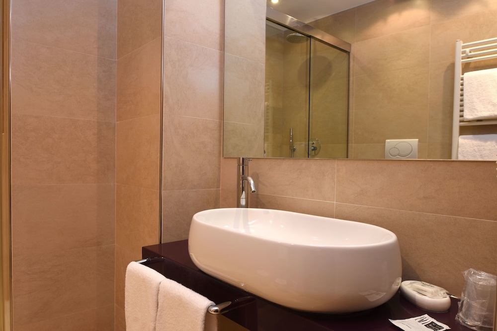 Deluxe Double or Twin Room photo 2