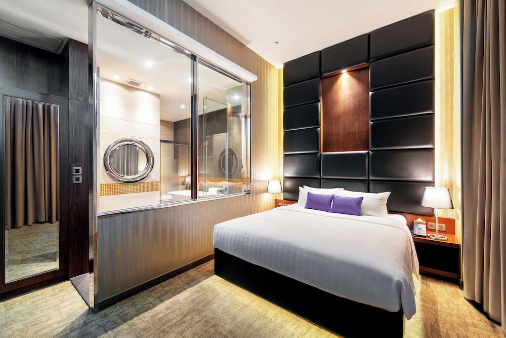 Victoria Harbour Suite photo 2