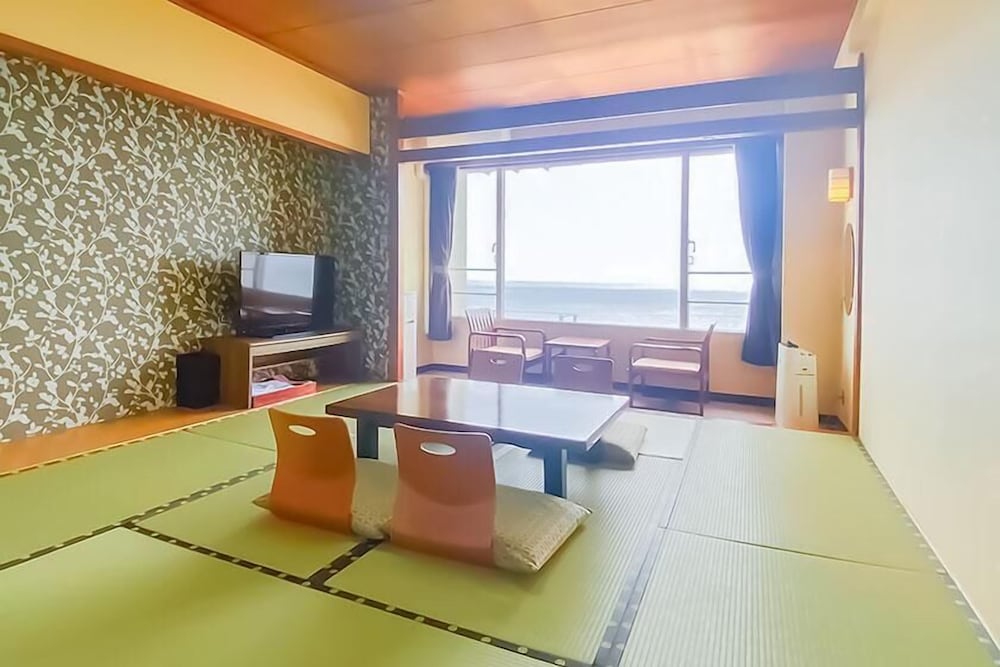 Economy Japanese-Style-Room with 10 Tatami mats (Sea Side) - Indoor Bath - Non-Smoking photo 1