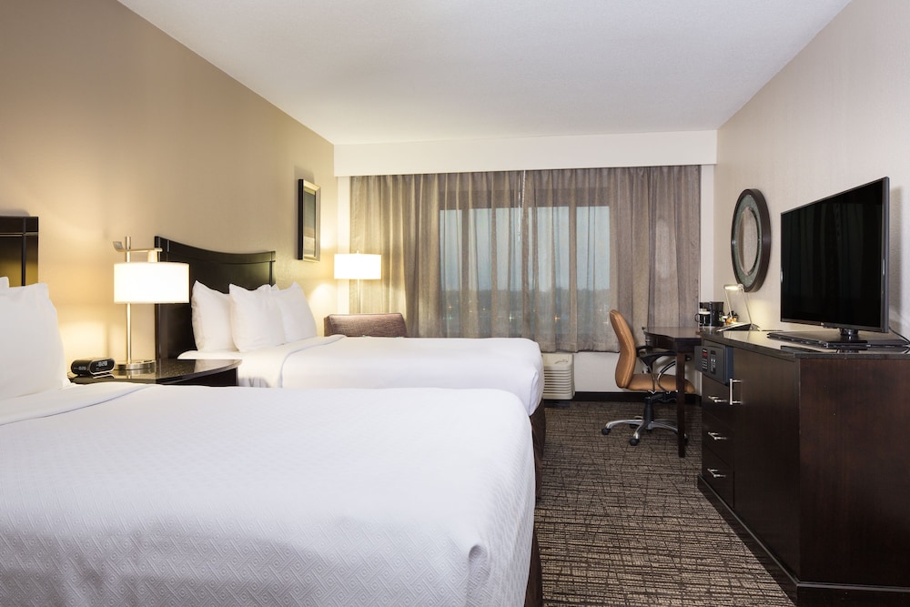 Standard Room, 2 Double Beds (Mid Floor) - Photo 1