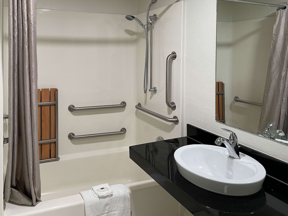 Deluxe Room, 2 Double Beds, Accessible, Non Smoking