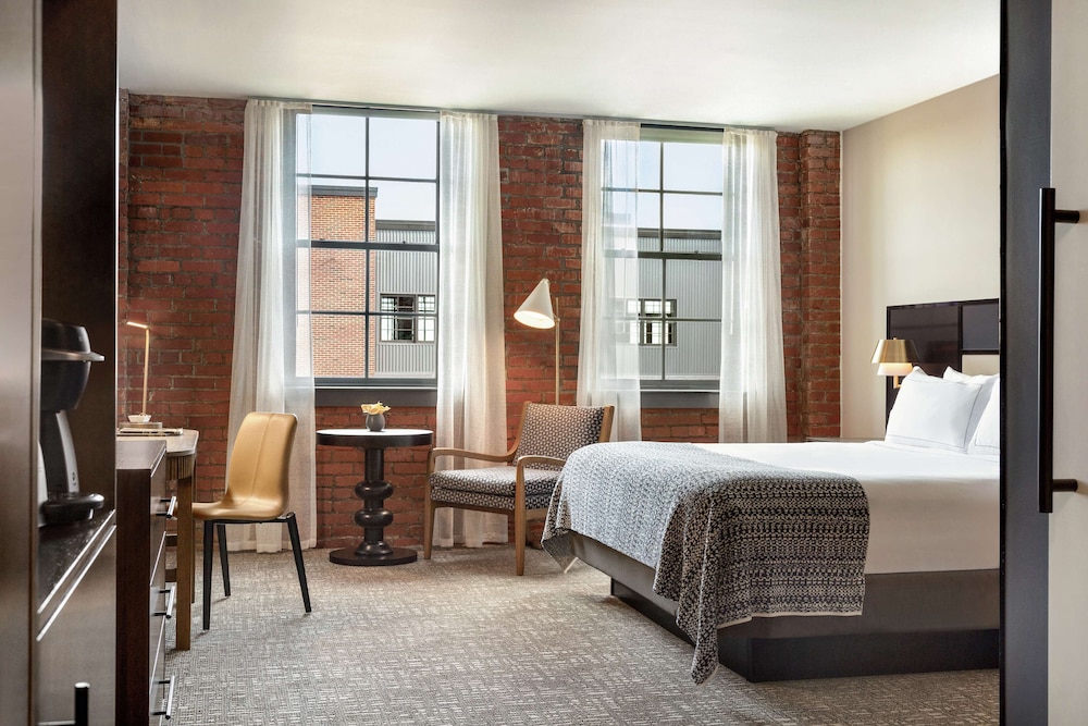 Room, 1 King Bed, Accessible - Photo 2