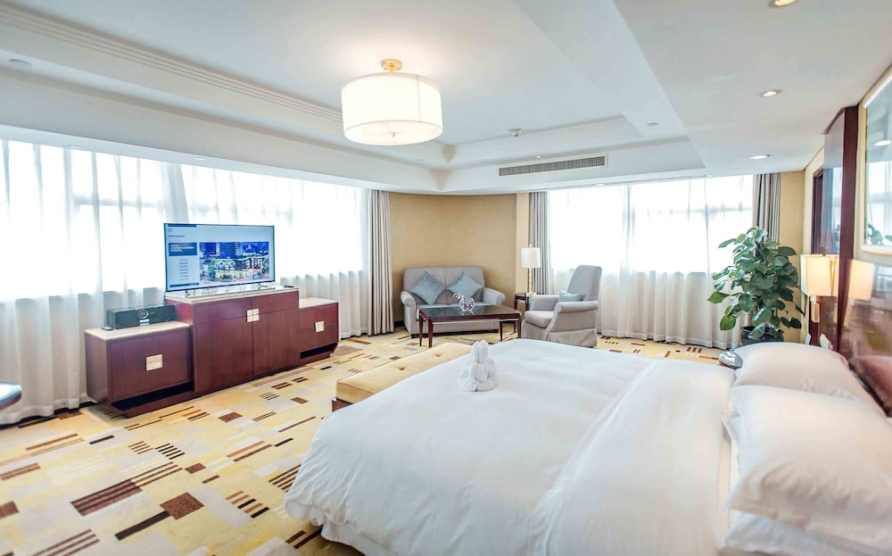 Room, 1 King Bed, River View - Photo 2