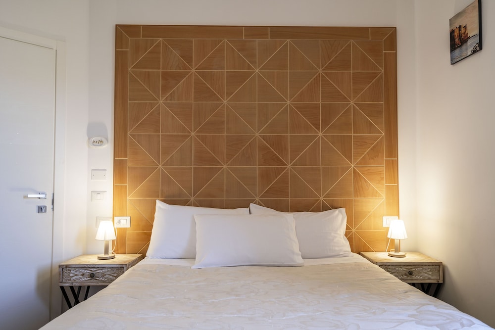 Standard Double Room - Photo 12