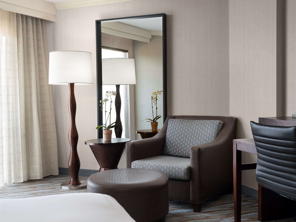 Room, 1 King Bed, Accessible - Photo 3