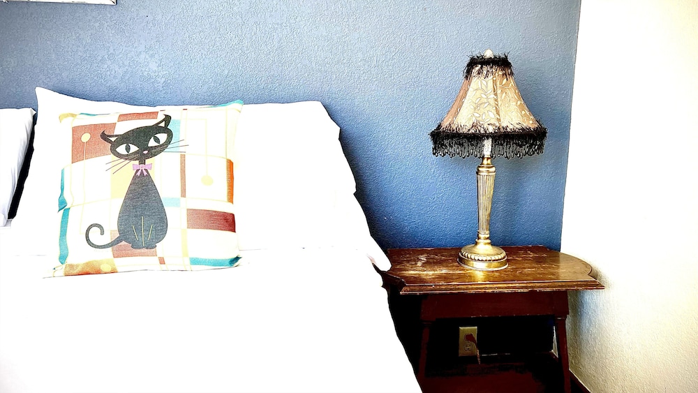 Signature Single Room, 1 King Bed