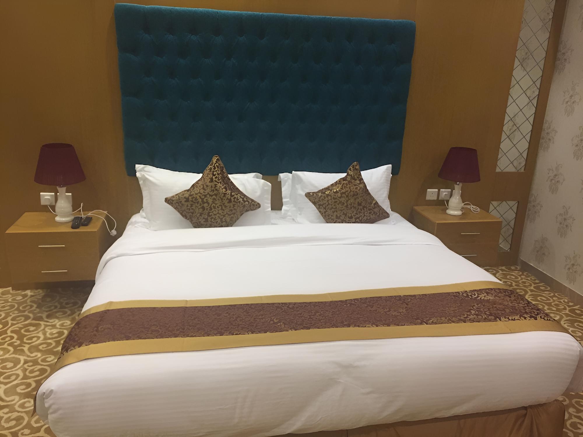 Economy Twin Room, City View photo 1