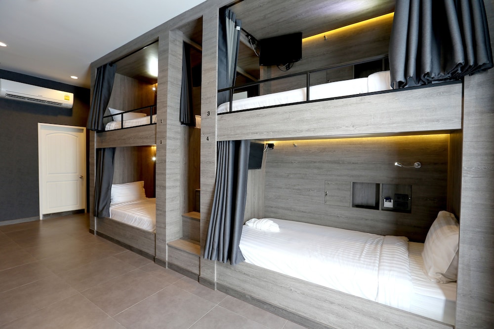 8 Beds Mixed Dormitory, Balcony photo 1