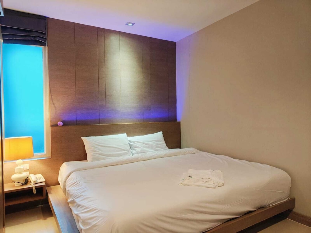 Suite, 2 Bedrooms, Balcony photo 2