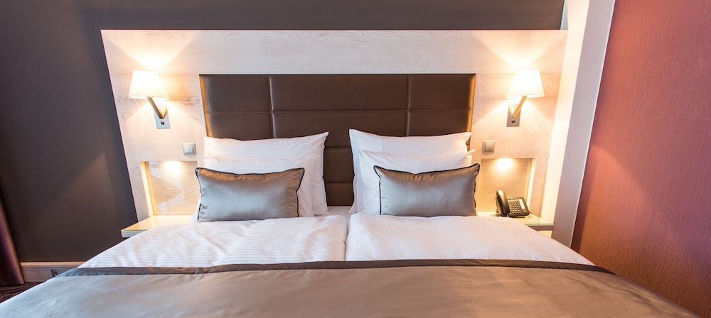 Deluxe Room, 1 King Bed with Sofa bed (Extra Room) photo 1