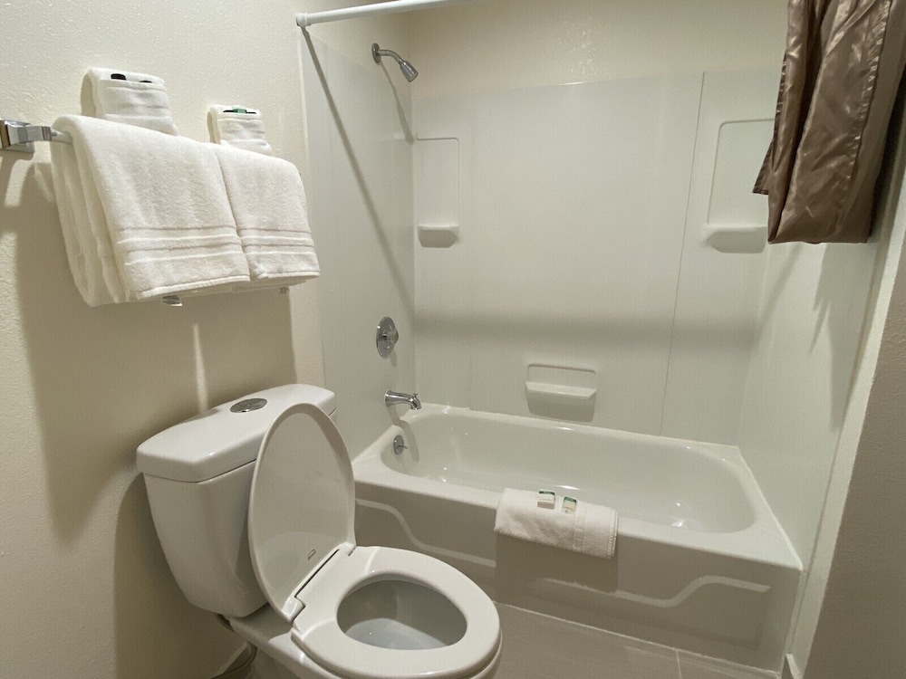 Comfort Studio, 1 Queen Bed, Non Smoking, Balcony photo 2