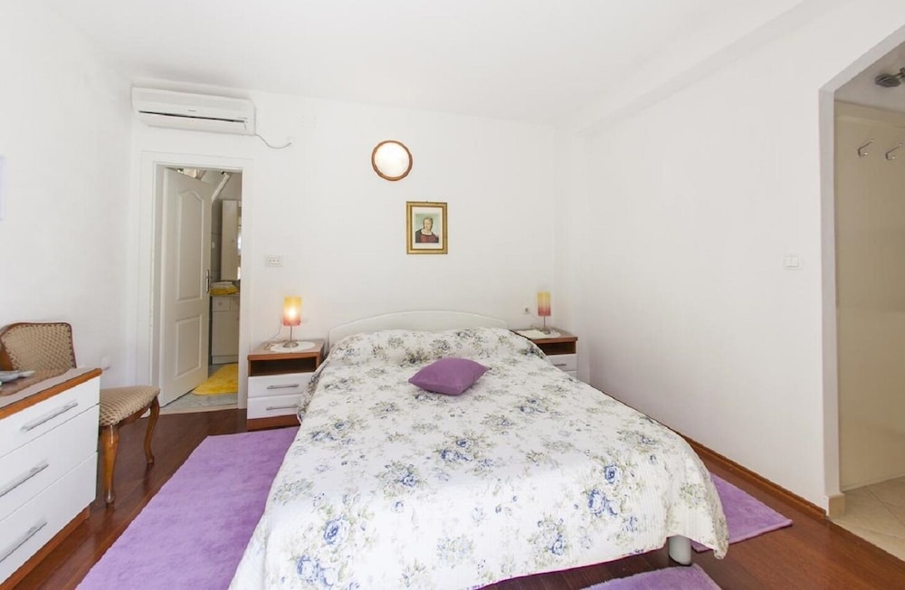 Studio (Cvita - 150 m from pebble beach - SA1)