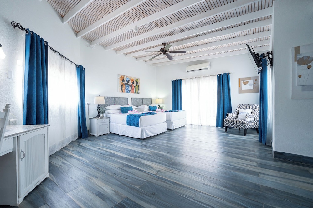 Deluxe Studio Suite, Partial Ocean View photo 3