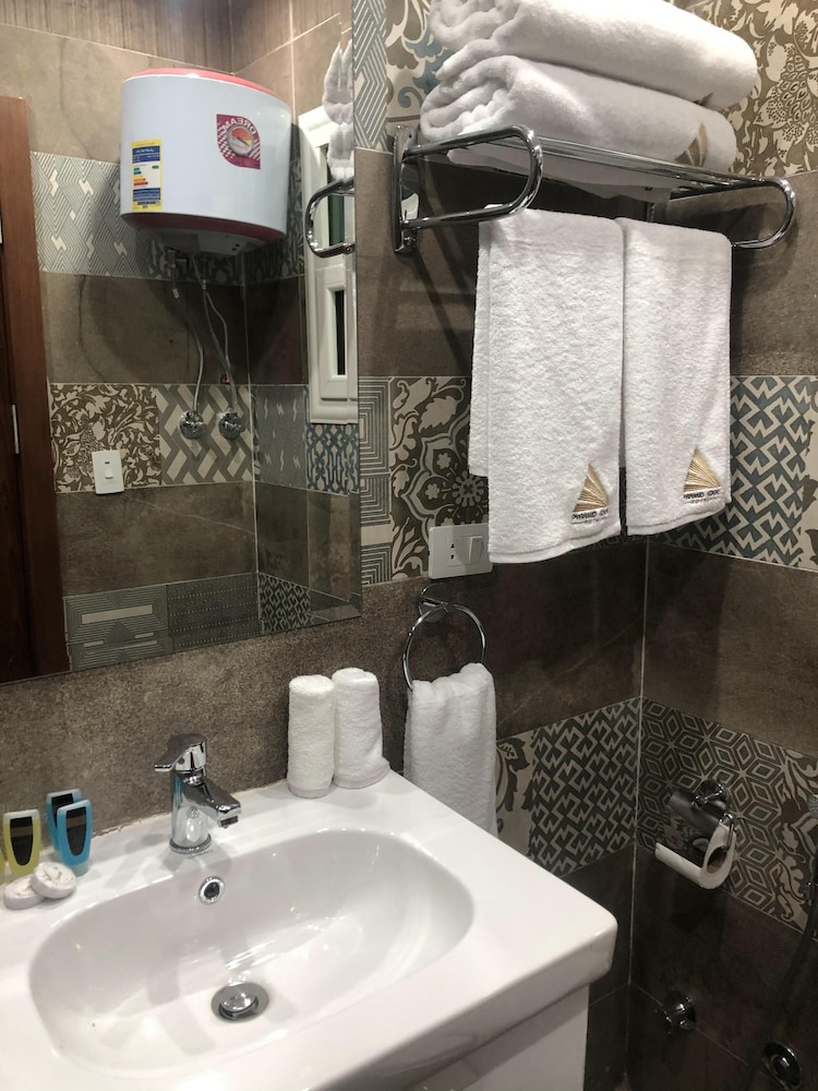 Standard Triple Room, City View - Photo 11
