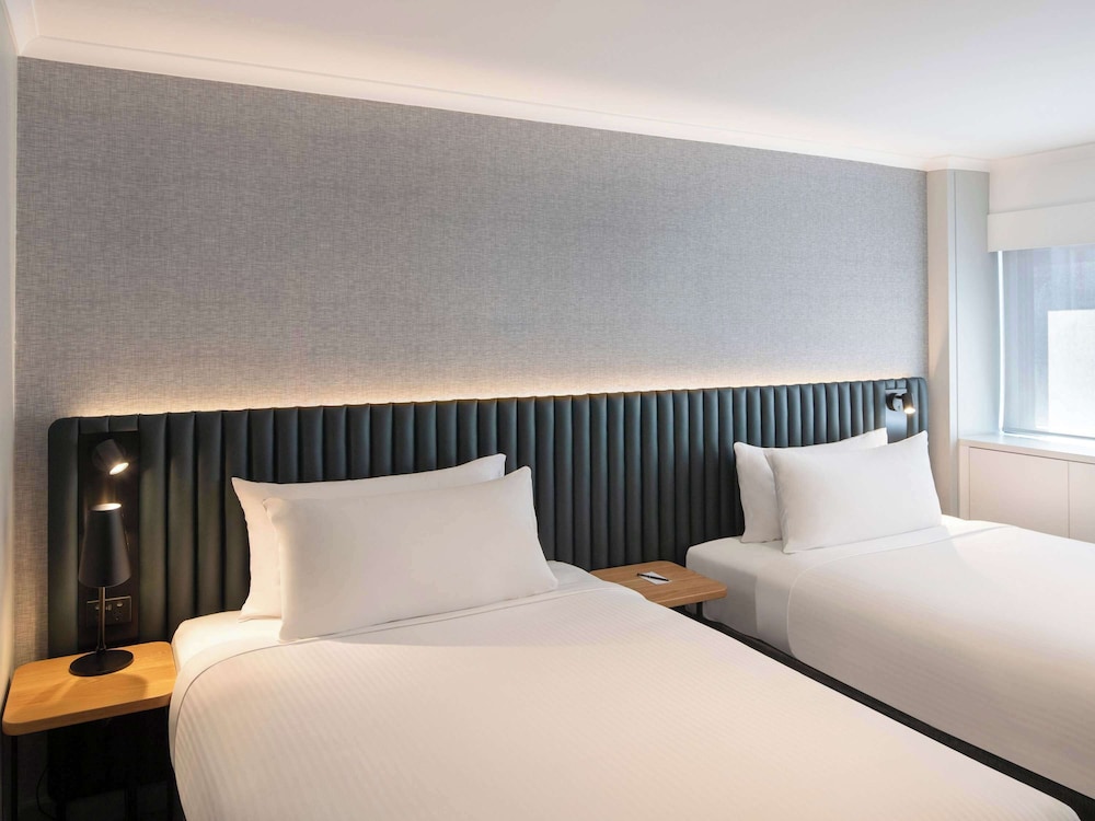 Standard Twin Room, 2 Double Beds thumbnail 5