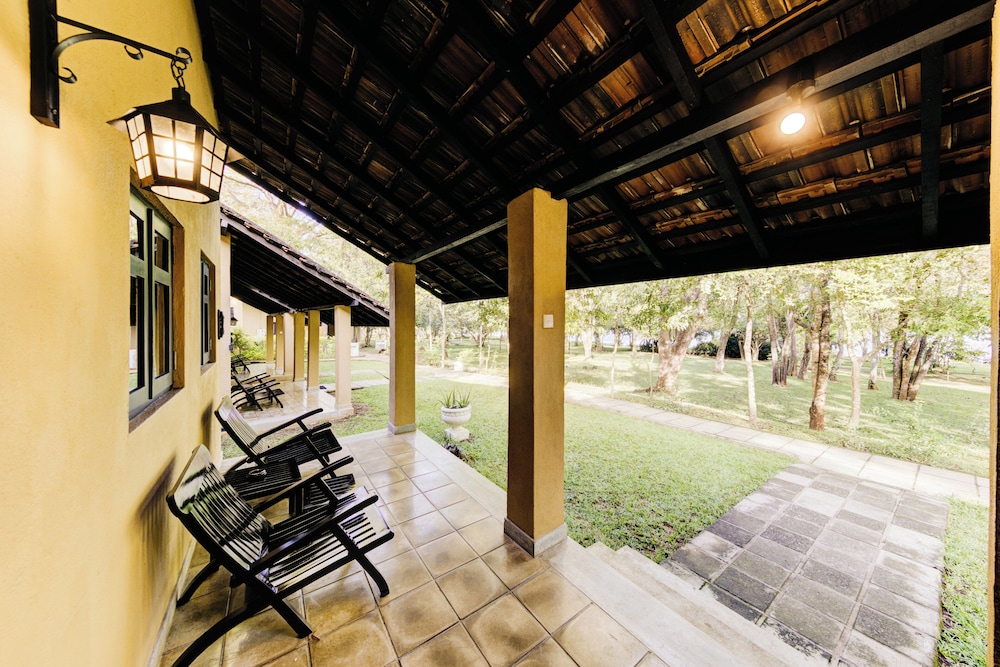 Deluxe King Lake View - 15% on F&B, 10% on Spa photo 2