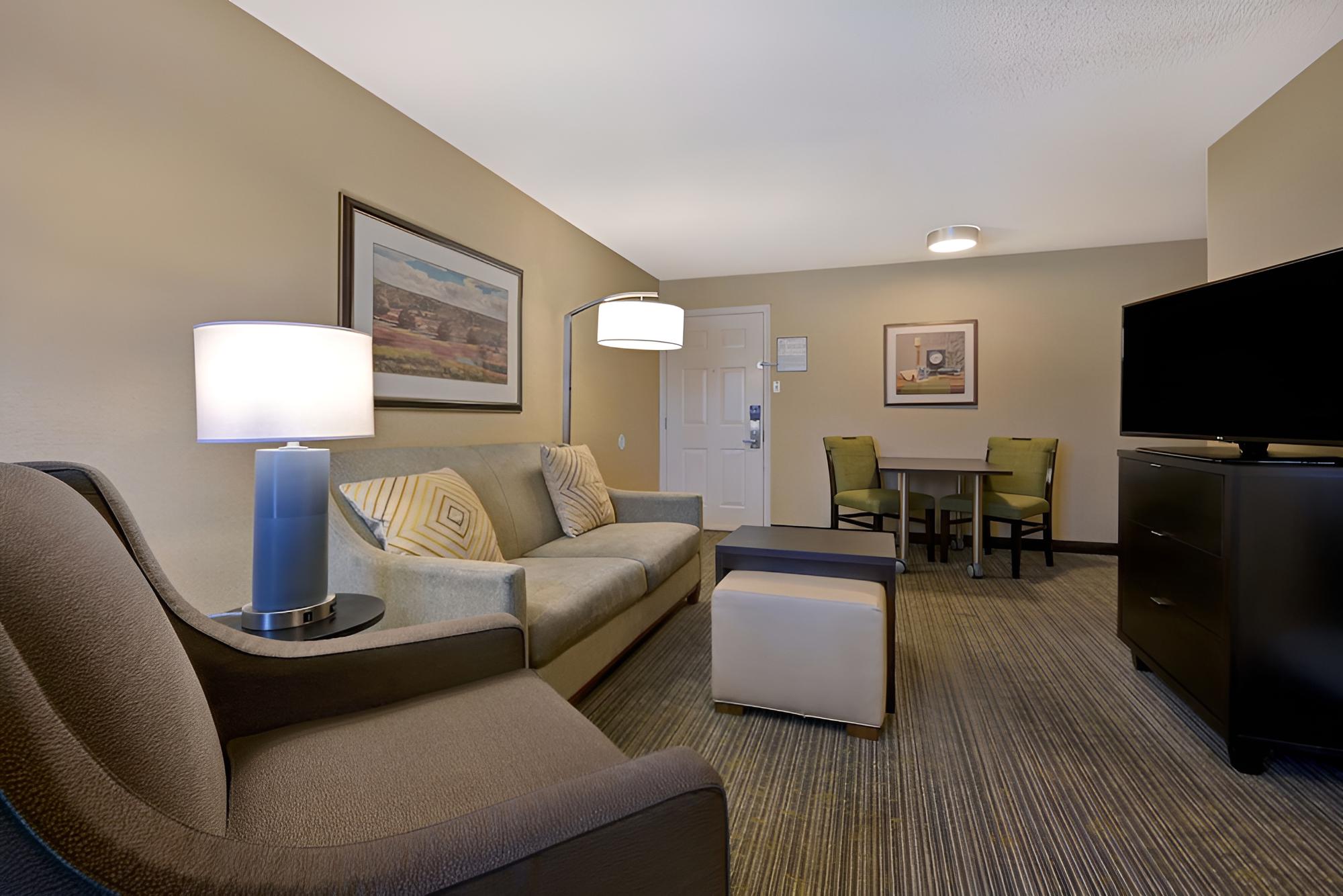 Suite, Multiple Beds, Non Smoking - Photo 5