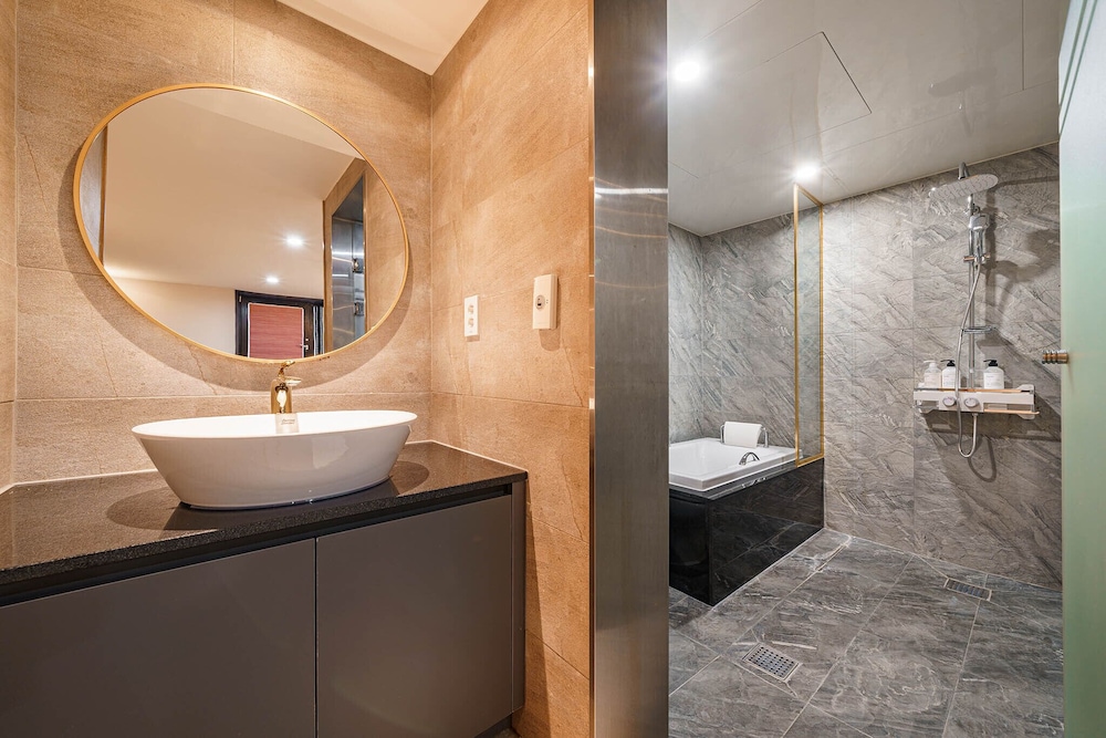Premier Double Room, 1 Queen Bed, Non Smoking, Hot Tub photo 2