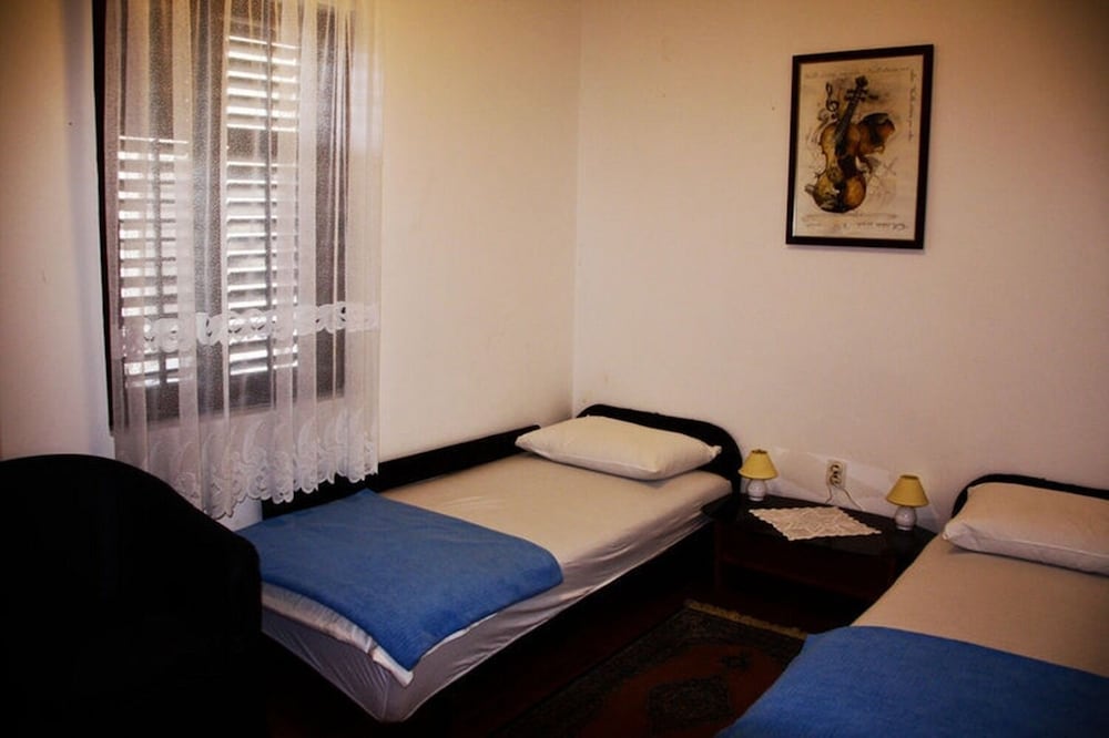 Apartment (Maestro - 30m from the beach & parkin)