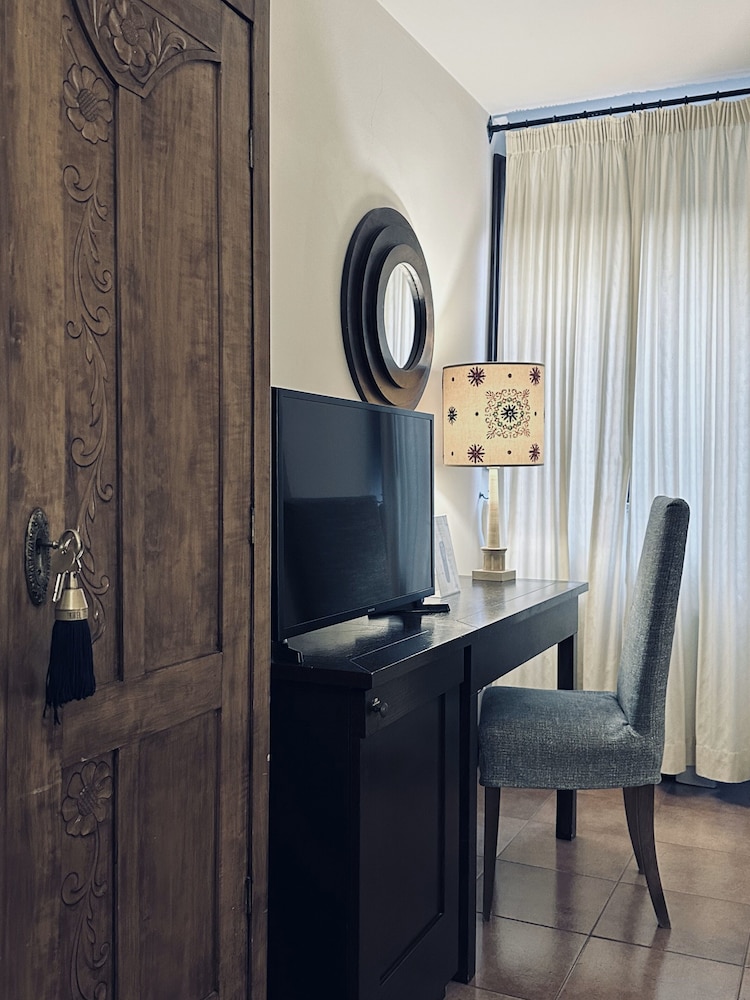Standard Double Room - Photo 3