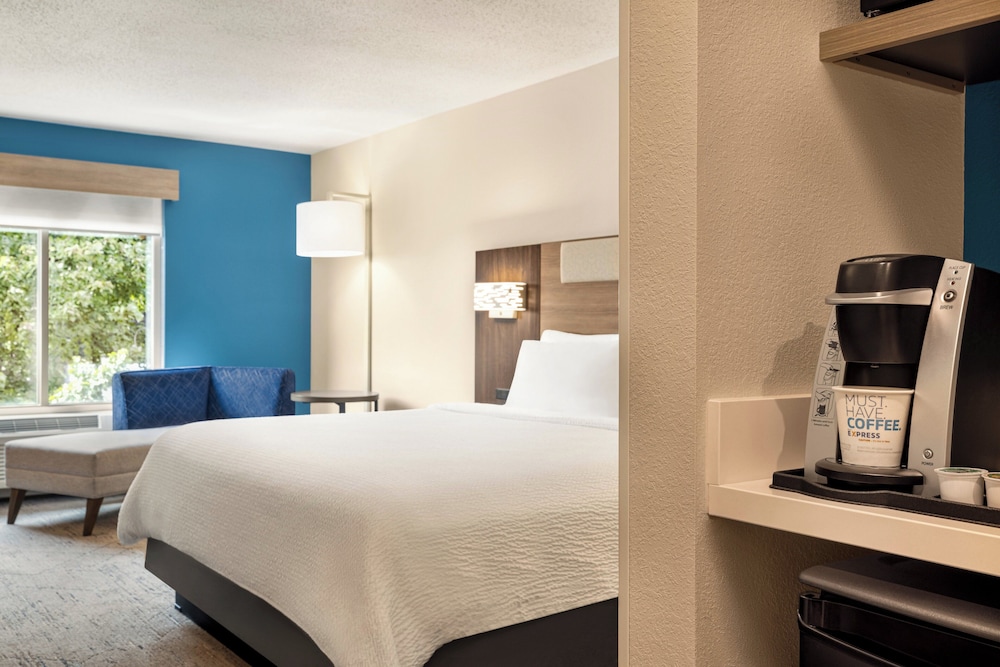 Standard Room, 1 King Bed (Standalone Shower) - Photo 4