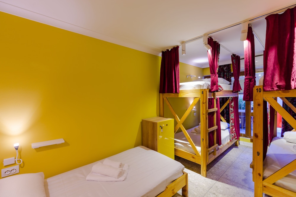 Shared Dormitory, Mixed Dorm (Room 2, 5-beds) photo 1