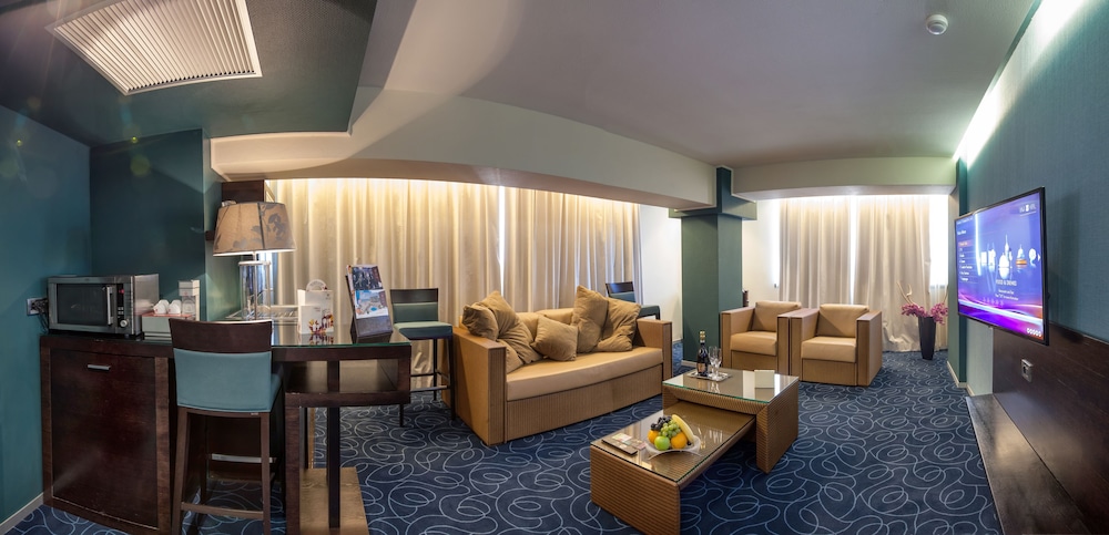Junior Suite, 1 King Bed (Lateral Sea View) photo 3