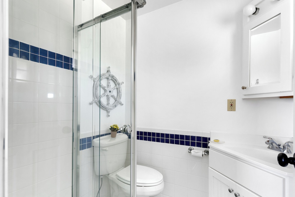 Oceanfront Efficiency, 1 King Bed photo 2