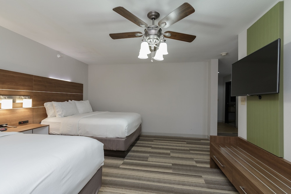 Suite, 2 Queen Beds - Photo 5