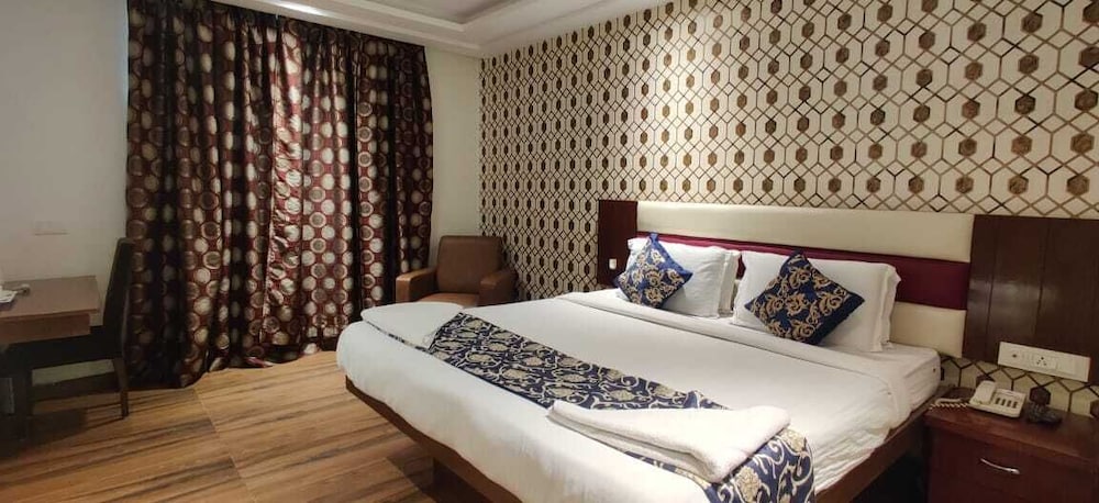 Executive Room - Photo 1