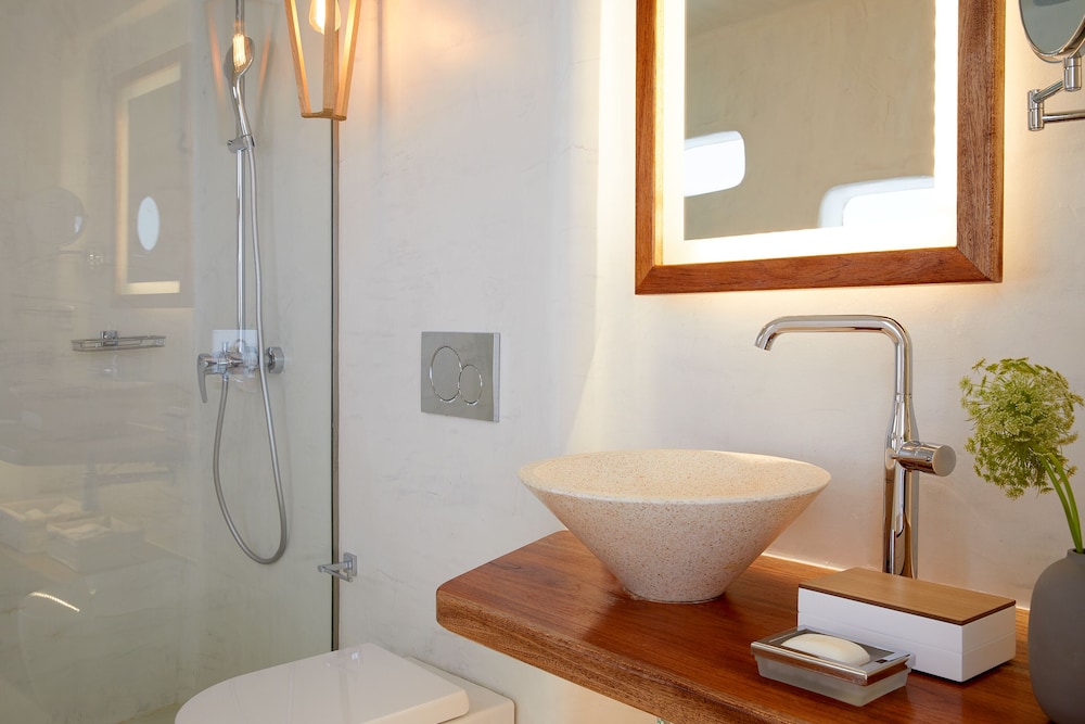 Deluxe Villa with Outdoor Private Heated Pool and Caldera View - Photo 24