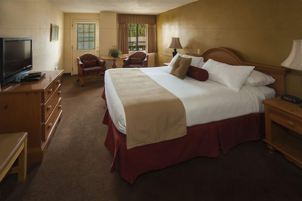 Deluxe room, 1 king bed, balcony