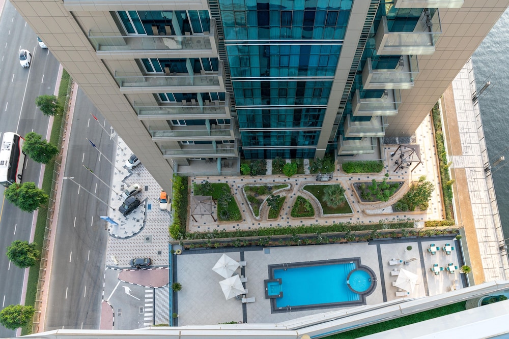 Superior Apartment, 1 Bedroom, Balcony, Partial Lake View photo 2