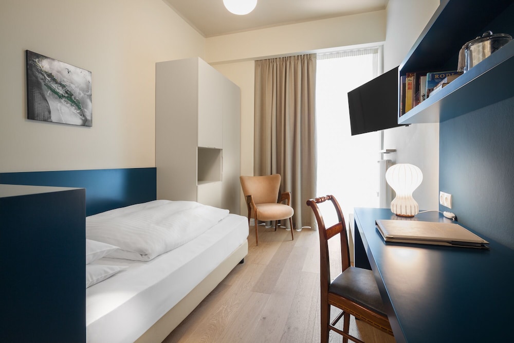 Deluxe Single Room