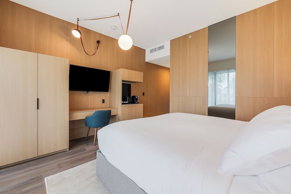 Classic Room, 1 King Bed (ADA)