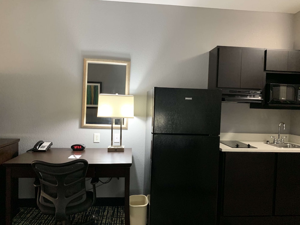 Standard Room, 2 Queen Beds, Non Smoking, Kitchenette - Photo 4