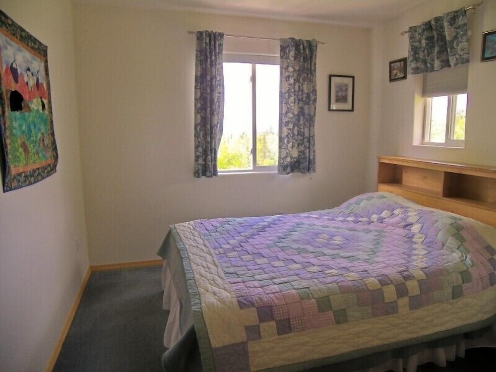 Panoramic Room, 1 Queen Bed, Shared Bathroom, Mountain View photo 1