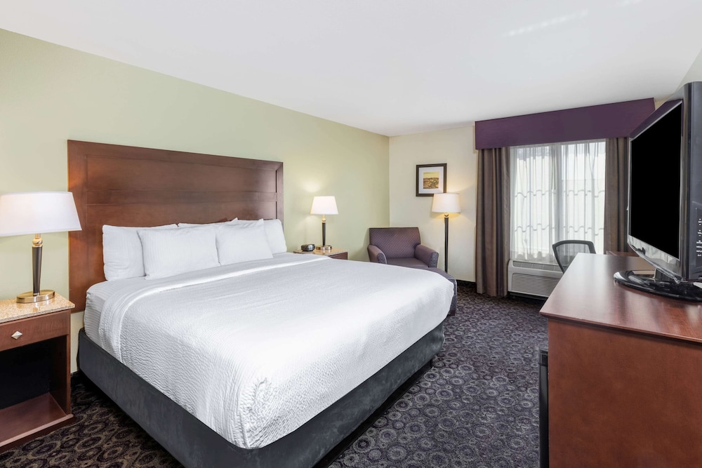 Suite, 1 King Bed with Sofa bed, Accessible, Non Smoking (Mobility Accessible) - Photo 1