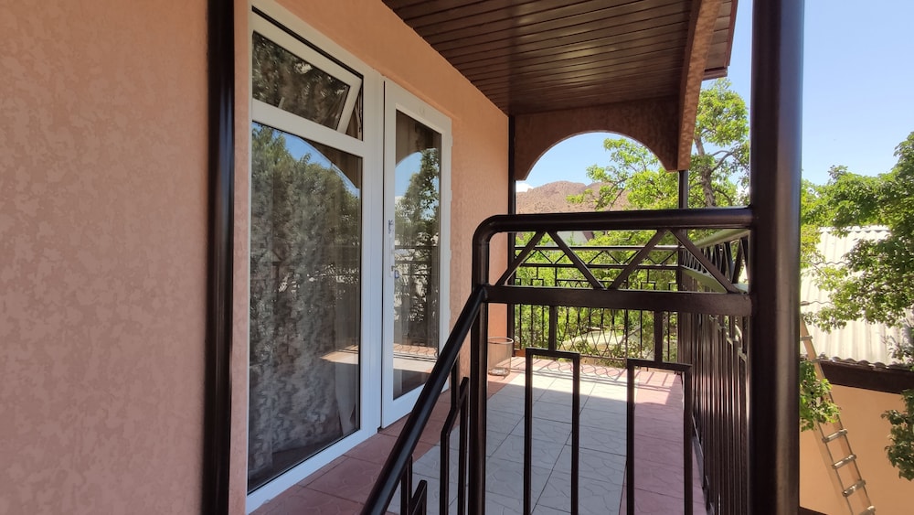 Comfort Triple Room, 3 Twin Beds, Balcony, Courtyard Area photo 2