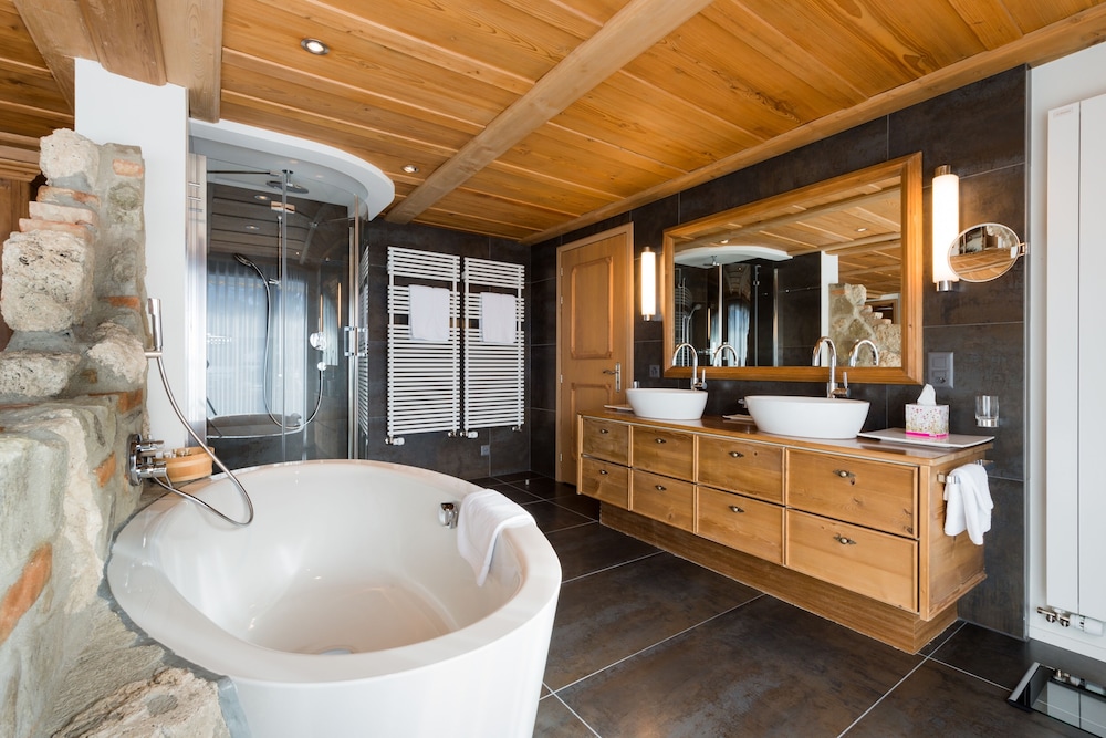 Deluxe Suite, Balcony, Mountain View photo 3