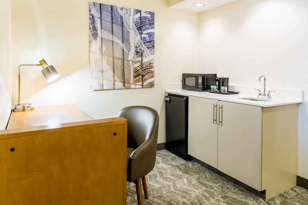 Suite, Multiple Beds - Photo 7