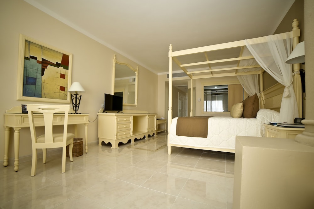 Junior Suite, Oceanfront (Deluxe - Adults Only) photo 3