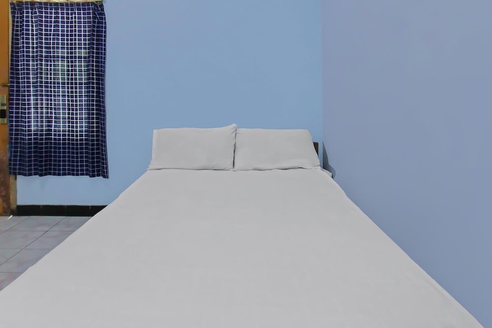 Economy Double Room - Photo 9