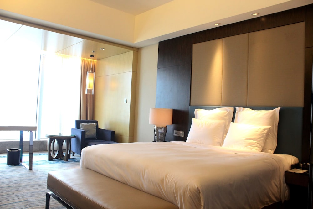 Club Room, 1 King Bed photo 1