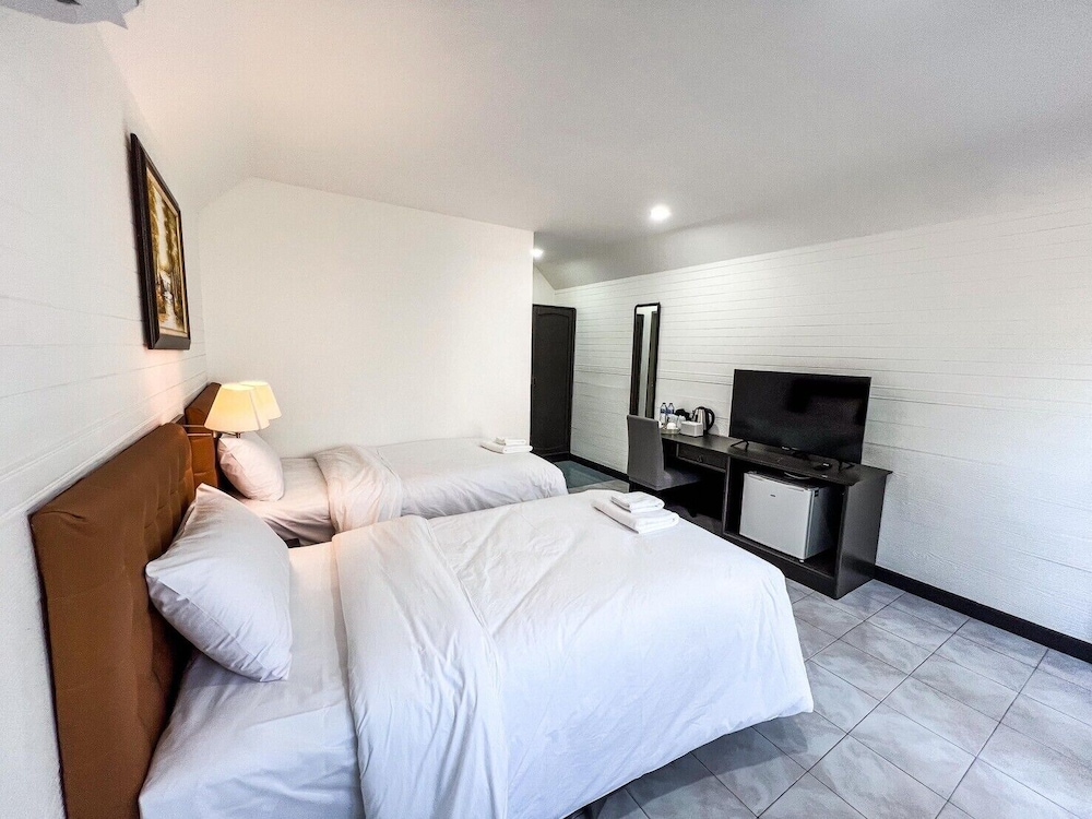 Signature Room, 2 Twin Beds, Balcony photo 1